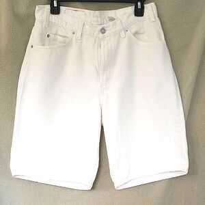 Vintage 1990s Levi's 560 Loose Fit White Denim Shorts - Size 32